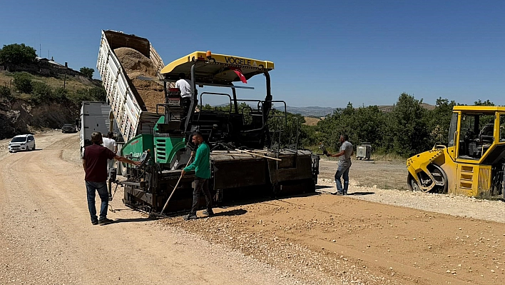 Tunceli-Elazığ Karayolu'nda asfalt çalışması