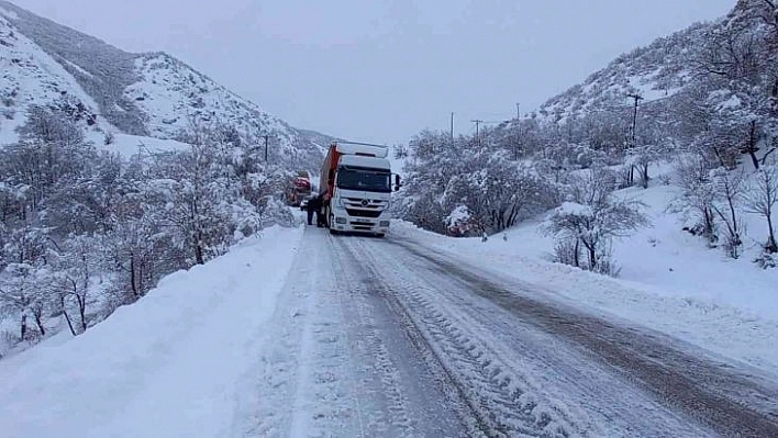 Tunceli-Erzincan karayolu tır geçişlerine kapatıldı