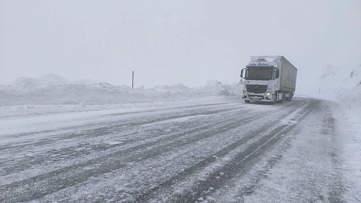 Tunceli-Erzincan karayolu tır geçişlerine açıldı