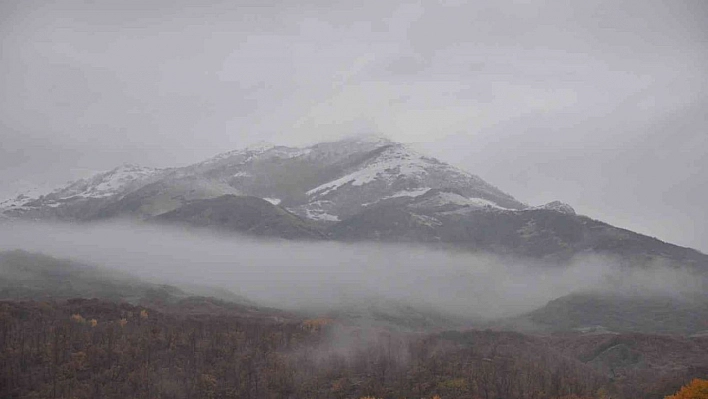 Tunceli'nin yüksek kesimlerine kar yağdı