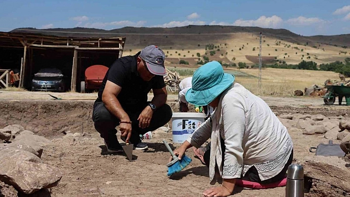 Tunceli Valisi Özkan, kentteki kurtarma kazısı çalışmalarını yerinde inceledi