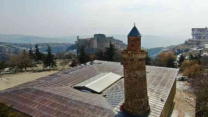 Turistler Elazığ'a Gelince Bu Minareyi Görmeden Dönmüyor