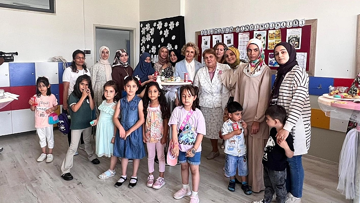 Türk Kadınlar Konsey Derneği Genel Başkanı  Prof. Dr. Sema Temizer Ozan Sürsürü Anaokulunda