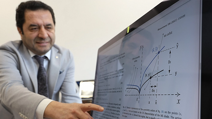 Türk profesör, soyadını taşıyan seri direnç metodu ile fizik literatürüne girdi