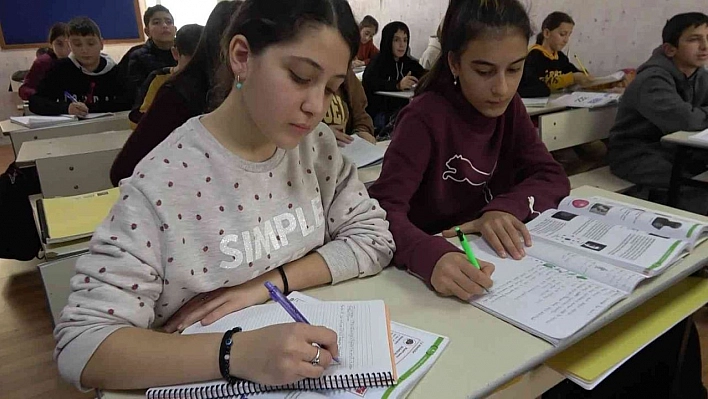 Elazığ'da eğitim gören Ahıska Türkü öğrencinin büyüyünce yapmak istediği meslek duygulandırdı