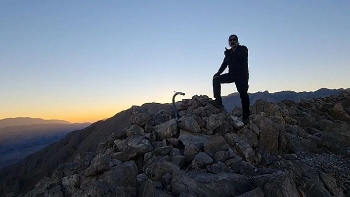 Türkiye'nin ilk ve tek solo alpinisti Erdek Cennet, Munzur Dağlarının zirvesine tırmandı