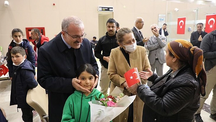 Ukrayna'dan Tahliye Eden Ahıska Türkleri Elazığ'a Getirildi