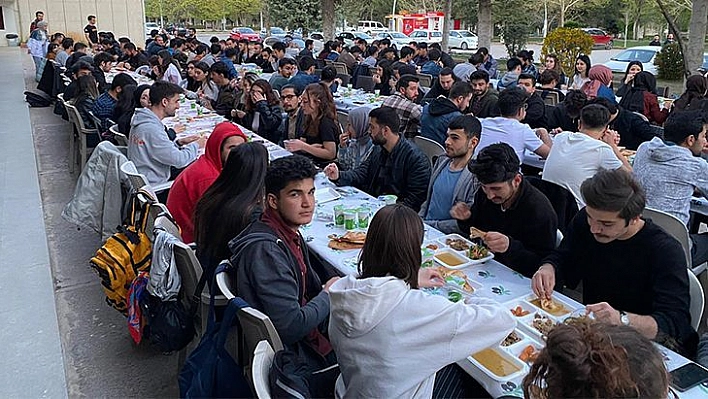 Ülkü Ocakları Veterinerlik Fakültesi'nde, İftar Programı Düzenledi