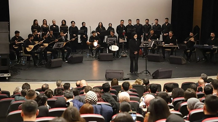 Üniversite öğrencilerinden konser