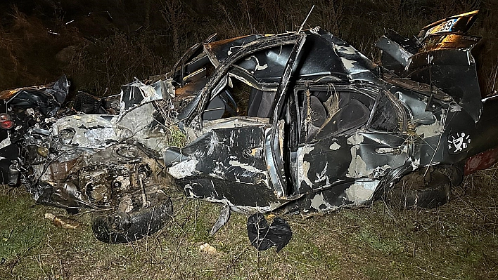 Uşak'ta feci kaza: 2 ölü 1 yaralı