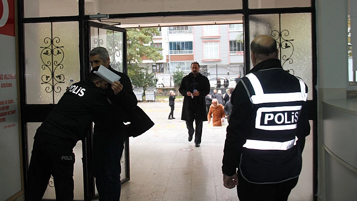 Uzun yıllar sonra sınava giren öğretmenlerden öğrencilere uyarı