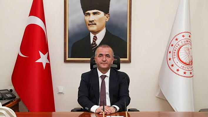 Vali Hatipoğlu: 'Ev ve işyerlerimizi Türk Bayrağıyla donatalım'