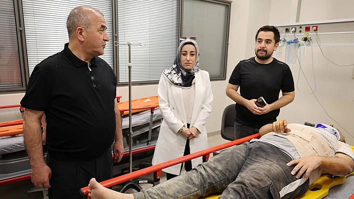 Vali Hatipoğlu'ndan yaralı işçilere geçmiş olsun ziyareti