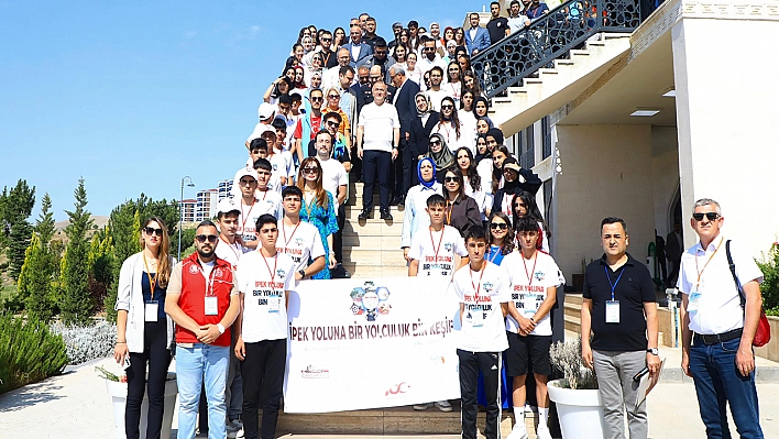 Vali Hatipoğlu, öğrencilerle bir araya geldi