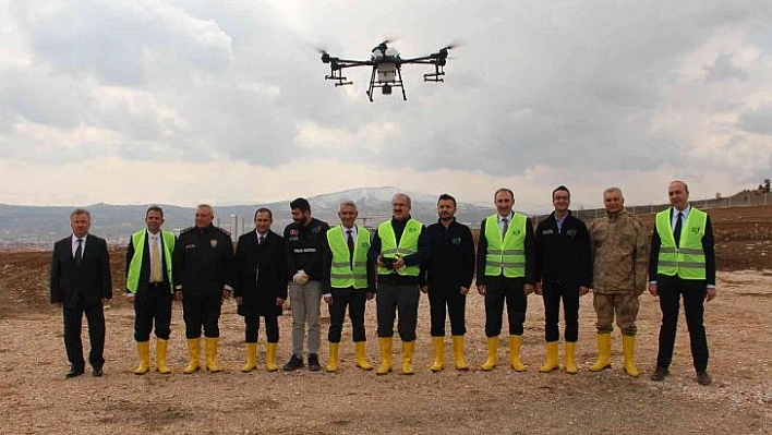 Vali Ömer Toraman Lavanta Bahçesini Dron İle İlaçladı