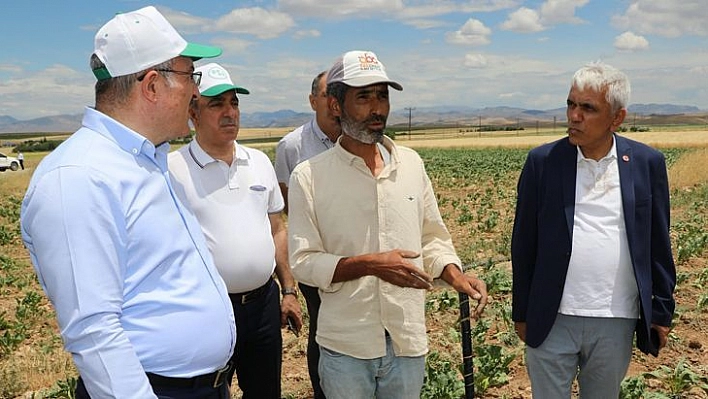 Vali Toraman Kuzova'da Muhtar ve Çiftçileri Ziyaret Etti