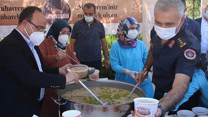 Vali Yırık, konteyner kentte kalan vatandaşlara aşure ikramında bulundu