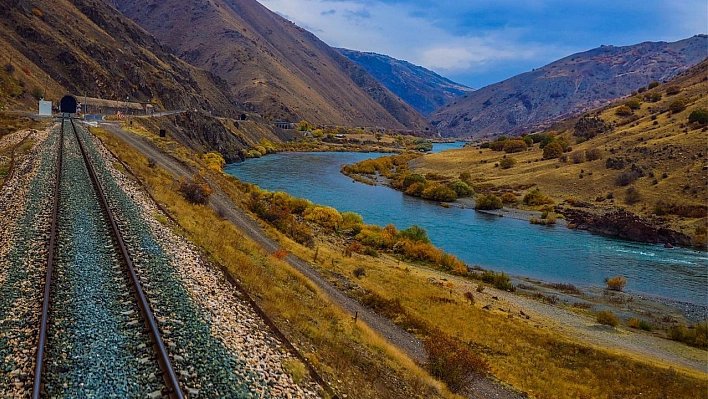 Van Gölü Ekspresi, yolculuğu ile Doğu Ekspresi'ni aratmıyor