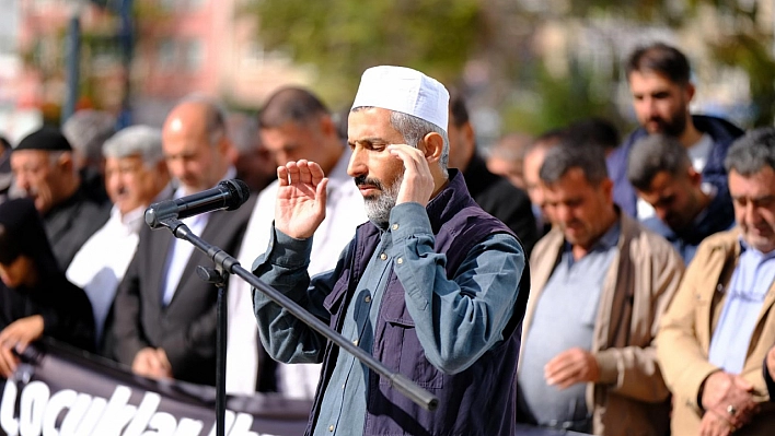 Yahya Sinvar için gıyabi cenaze namazı kılındı, taziye çadırı kuruldu