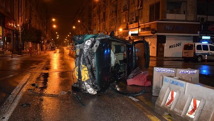 Yan yatan otomobilden burnu bile kanamadan çıktı