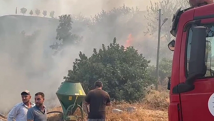 Yangını Söndürmek İsterken Traktörü Devirdi