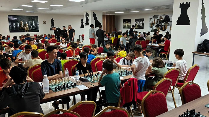 Yaşayan stadyum'da satranç heyecanı