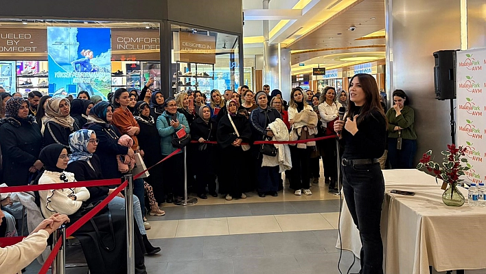 Yazar Dilek Cesur MalatyaPark'ta okurlarıyla buluştu