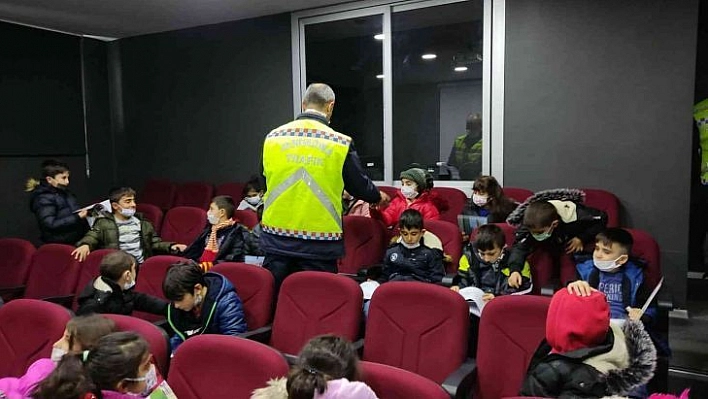 Yedisu'da öğrencilere trafik eğitimi verildi