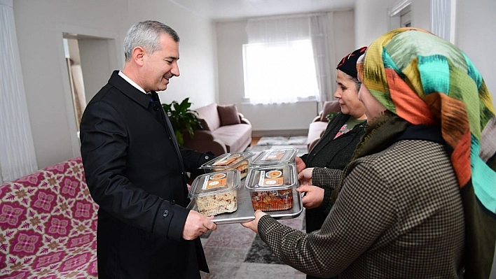 Yeşilyurt'ta komşu ailelere gönül tabağı