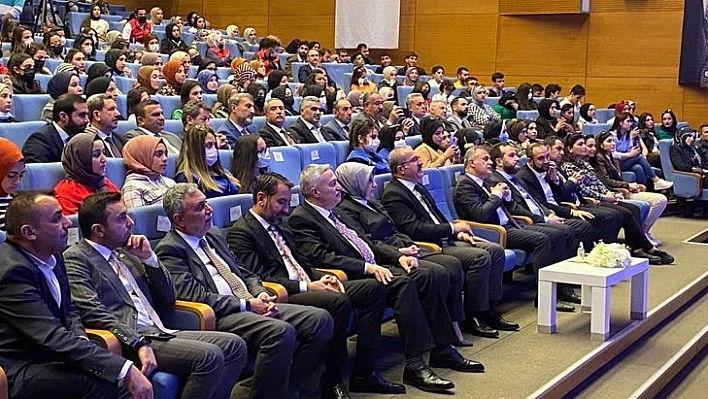 Yıldırım: 'Gençlik ve Spor Yatırımları AK Parti'nin Hizmet Partisi Olduğunu Bir Kez Daha Gösterdi'