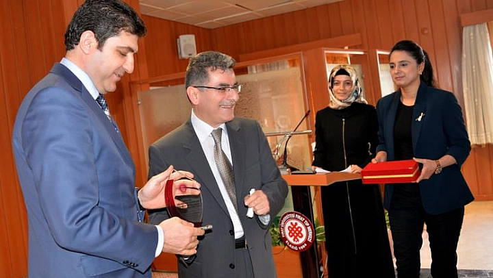 BİRİM SORUMLULARINA VE ÇALIŞANLARINA ÖDÜL VERİLDİ