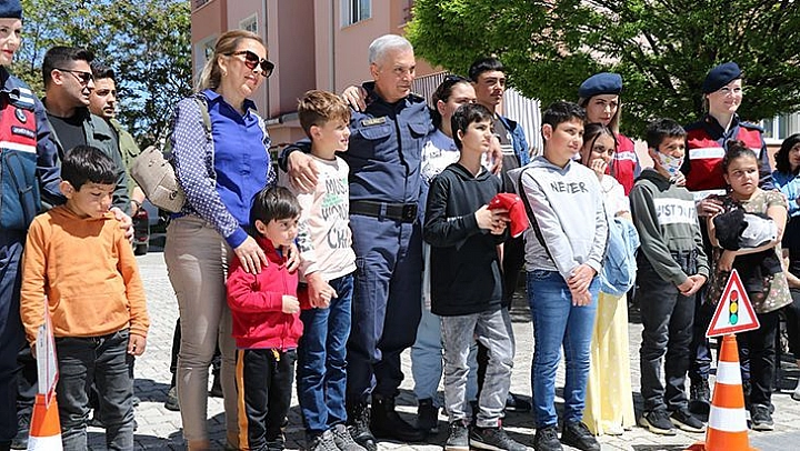 İşitme Engelli Öğrencilere Jandarmadan Özel Etkinlik