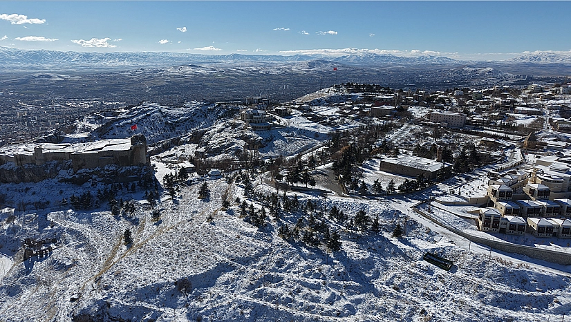 Beyaz gelinliğini giyen Harput havadan görüntülendi