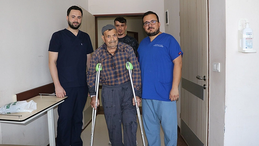 Bingöl'de iki aşamalı diz protezi revizyon ameliyatı gerçekleştirildi
