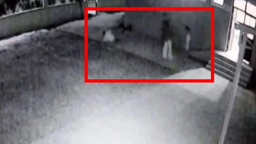 'Burası cami, yapmayın' dedi, dayak yedi