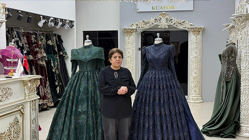 Depremlerde iki iş yeri yıkılan kadın pes etmedi