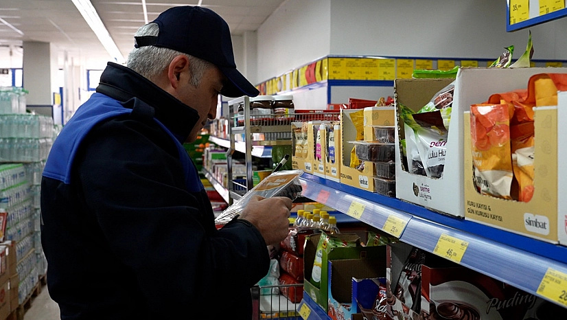 Elazığ Belediyesi Zabıta ekiplerinden zincir marketlere denetim