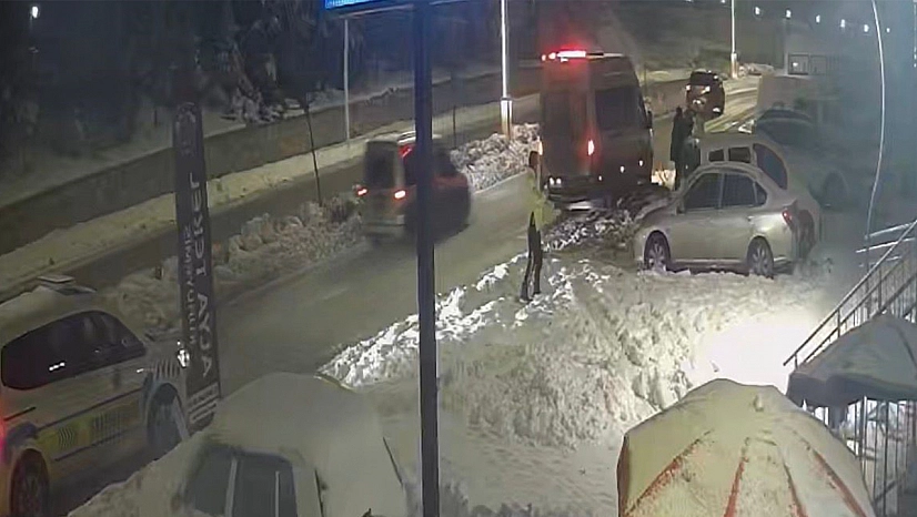 Elazığ'da 2 araca çarpan sürücü hiç durmadan kaçtı