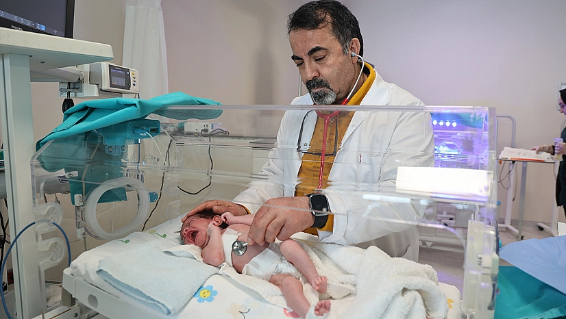 Elazığ'da 4 günlük bebeğe hayat veren ameliyat