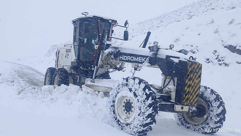 Elazığ'da 423 köy yolu ulaşıma kapandı, ekiplerin çalışması sürüyor
