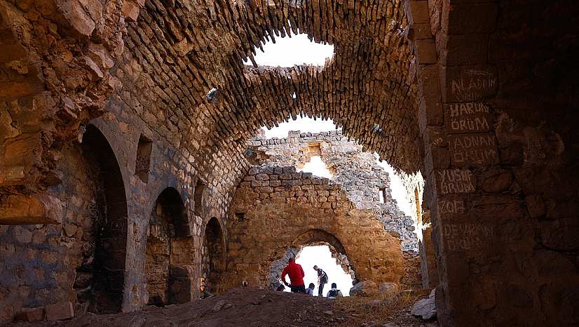 Elazığ'da bin 696 yıllık Mor Ahron Manastırı tarihe ışık tutuyor