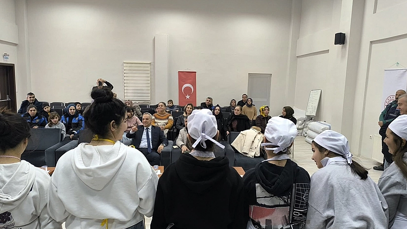 Elazığ'da çocuklar yemek yarışmasında hünerlerini sergiledi