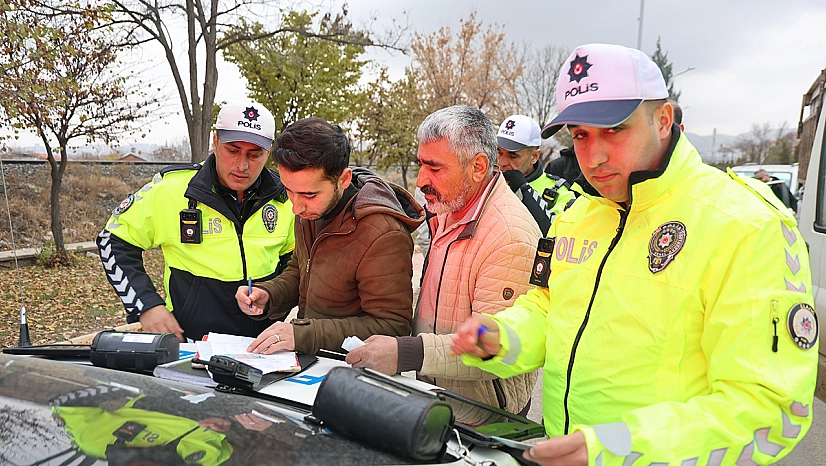 Elazığ'da dronla trafik denetimi: Kural tanımayan sürücüler affedilmedi