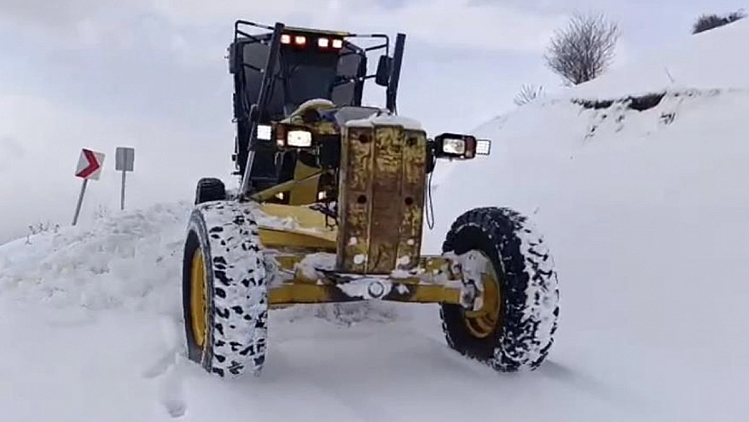 Elazığ'da kapalı 320 köy yolunda çalışmalar sürüyor