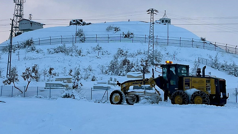 Elazığ'da kar yağışı nedeniyle 536 köy yolu ulaşıma kapandı