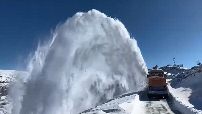 Elazığ'da karla mücadele: 108 köy yolundan 57'si ulaşıma açıldı