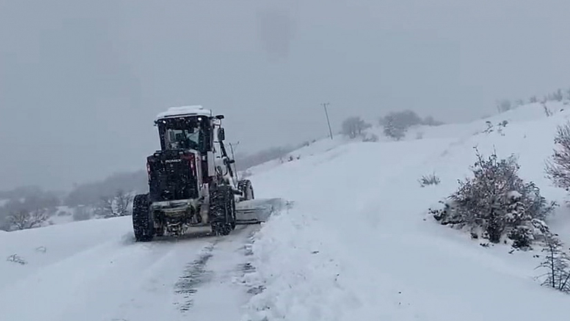 Elazığ'da karla mücadele aralıksız sürüyor