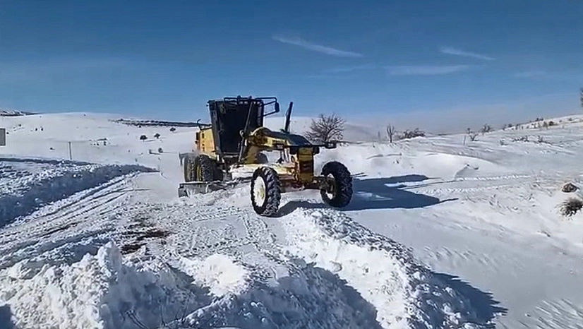 Elazığ'da karla mücadele devam ediyor