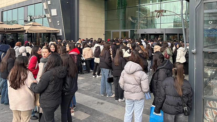 Elazığ'da Karnesini Alan Öğrenciler AVM'lere Akın Etti