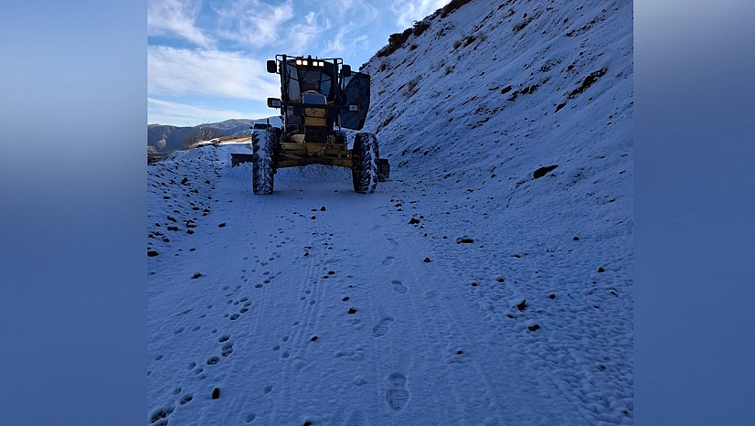 Elazığ'da mevsimin ilk karı yağdı: İl Özel İdaresi karla mücadele sezonunu başlattı